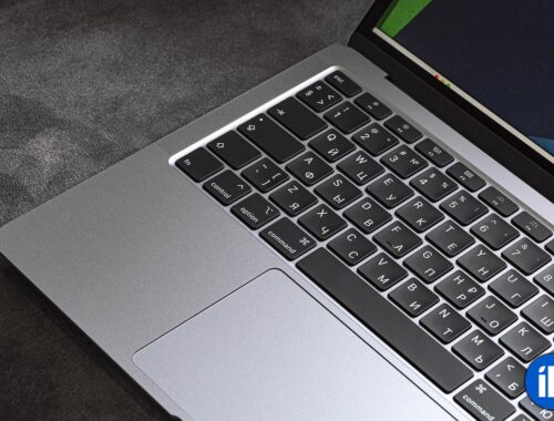 Вам не кажется. Клавиша Caps Lock в каждом MacBook лагает, и это неспроста