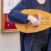 Как заменить лопнувшую струну на домре в музыкальной школе